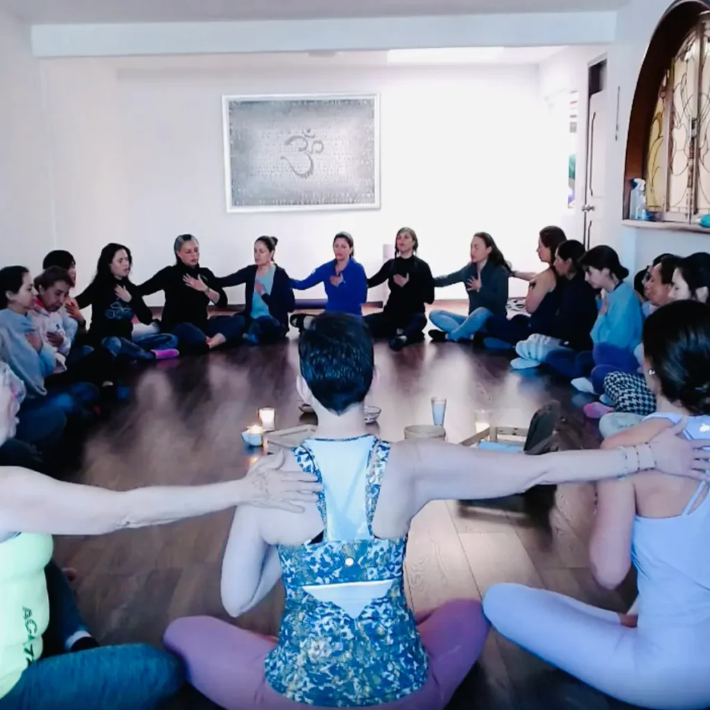 Meche Galindo Maestra de Yoga certificada en Escuela de Yoga en Lomas Verdes
