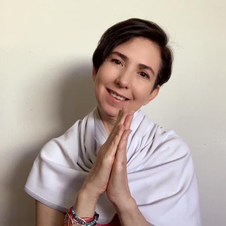 Meche Galindo Maestra de Yoga Certificada y Fundadora de YogaFamily 1