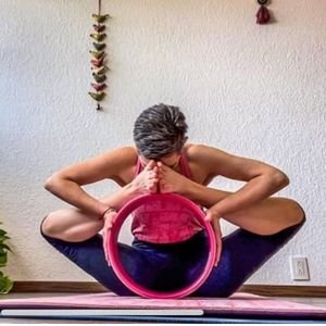 Clases de Yoga en Lomas Verdes Presencial y Online Clases de Yoga en Lomas Verdes con Meche Galindo 8 Yoga Wheel